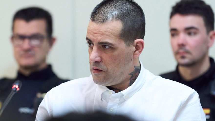 El acusado durante el juicio por matar a su pareja y bebé en Liaños de Villaescusa.