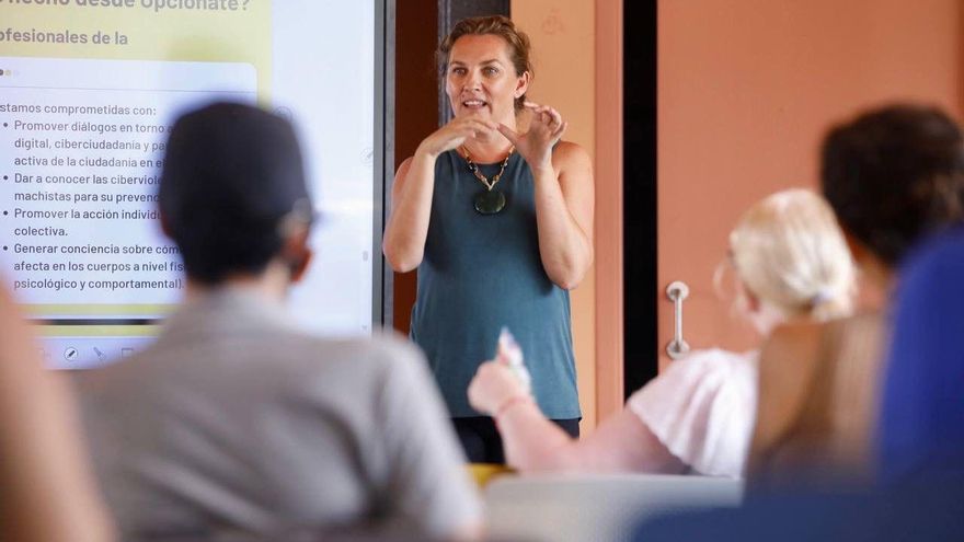 “La ciberviolencia machista no solo afecta a menores, más de un 50% de los casos que recibimos son mujeres mayores de 18 años”