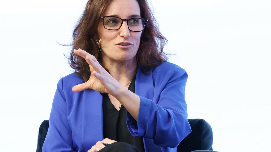 La ministra de Sanidad, Mónica García, durante la segunda jornada de la V edición del foro ‘Fondos Europeos’ de elDiario.es, en El Beatriz Madrid, a 28 de marzo de 2025, en Madrid (España).