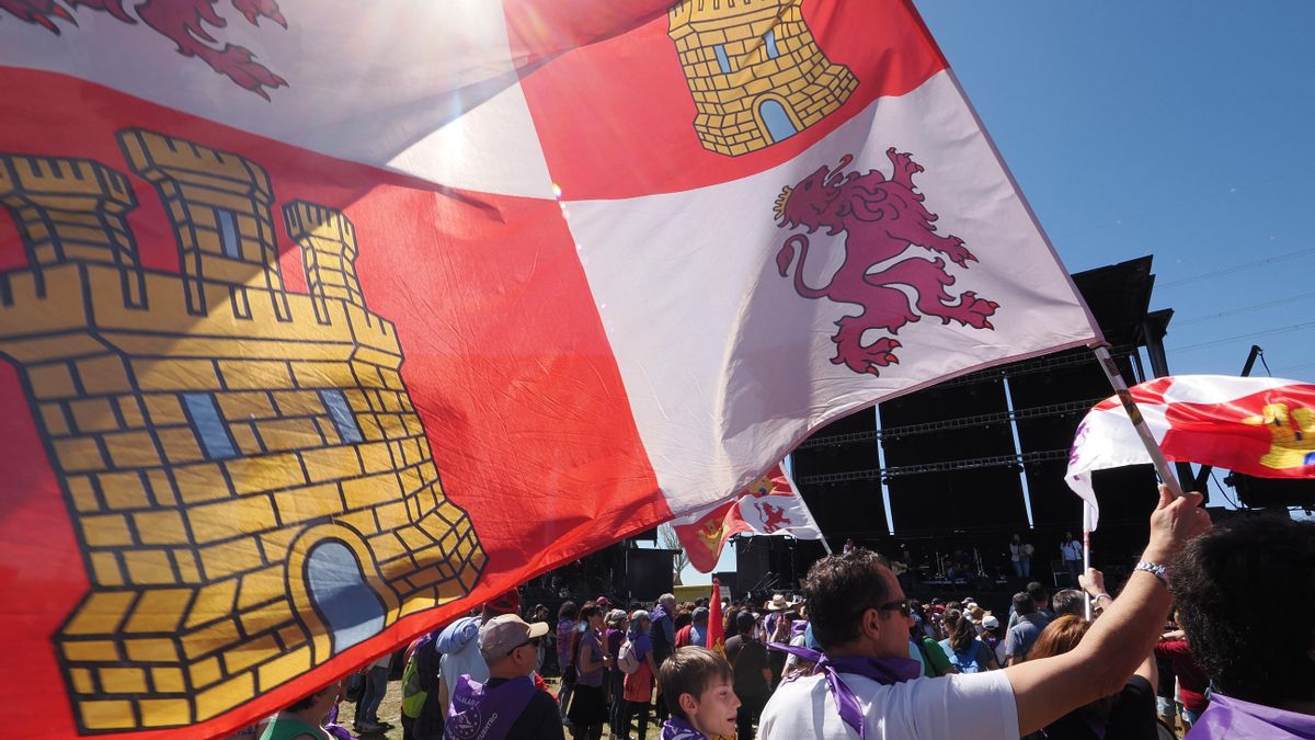 Bandera de Castilla y León en los actos conmemorativos de Villalar de los Comuneros en 2025.