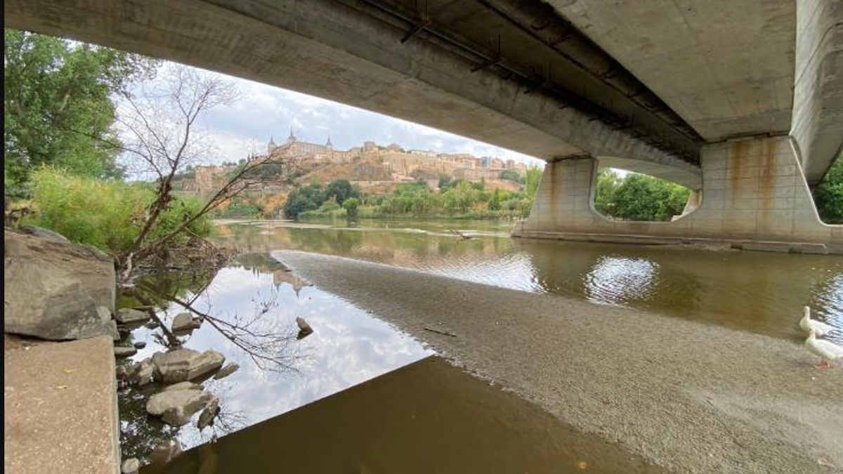 Río Tajo en Toledo el 1 de agosto de 2025