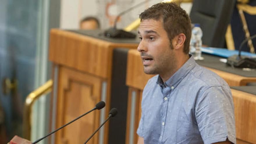 Compromís pide la dimisión de la directora general de Mazón ausente durante el "colapso" de las listas docentes