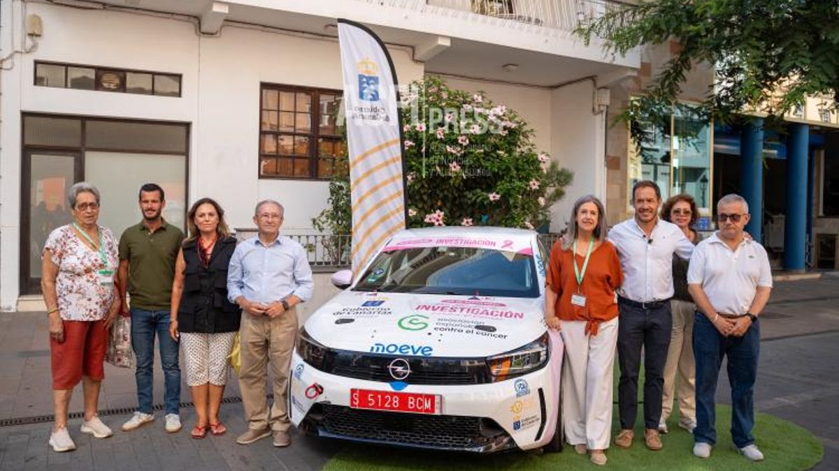 El Coche Zero presenta en Los Llanos su mensaje de apoyo a la investigación contra el cáncer