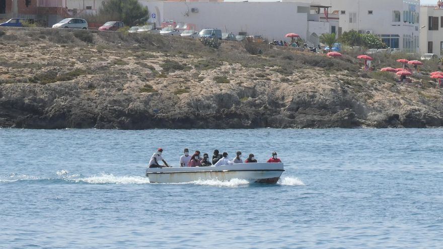 ONG y la isla de Lampedusa piden eliminar barcos de cuarentena para migrantes