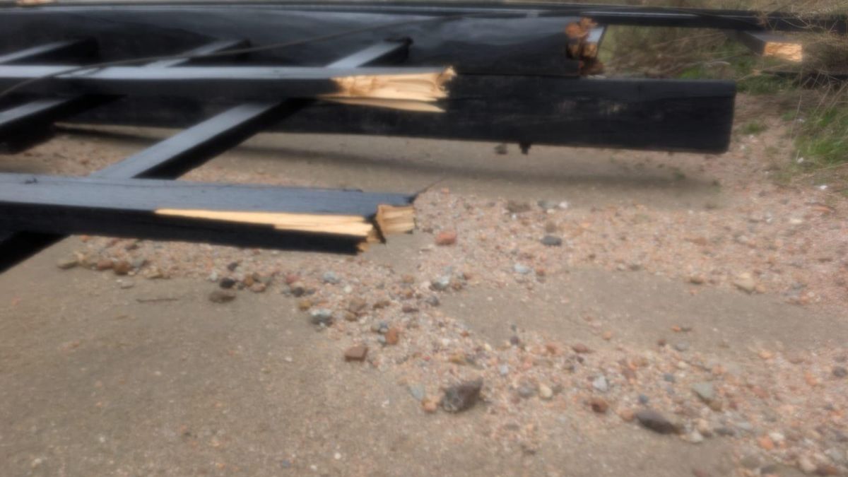 Restos de una de las aspas de un molino de viento en Consuegra, a 30 de enero de 2026