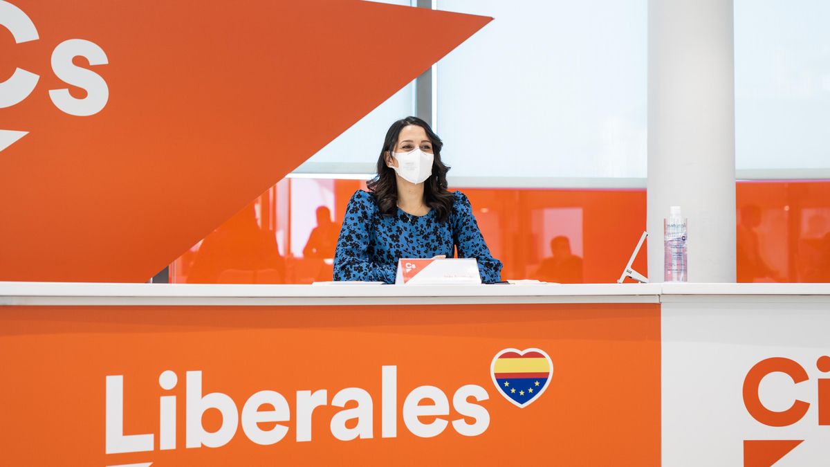 La líder de Ciudadanos, Inés Arrimadas, comparece en rueda de prensa tras la reunión del Comité Permanente de Cs, en la sede nacional de Ciudadanos, a 25 de octubre de 2021, en Madrid (España).