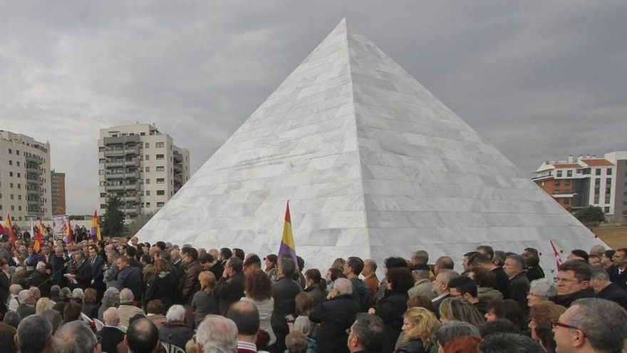El PNV pide un censo de símbolos franquistas, la apertura de archivos de cárceles y la búsqueda de desaparecidos