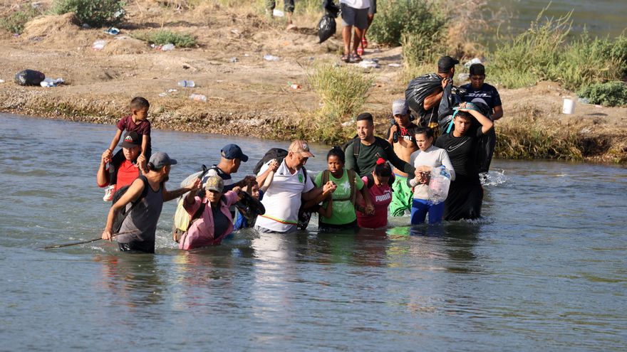 Grupos de derechos presentan una demanda contra ley de Texas que permite expulsar migrantes