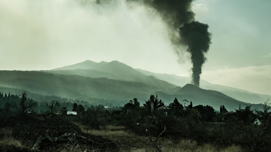 Reactivación del volcán este lunes. / FOTO: ANKOR RAMOS
