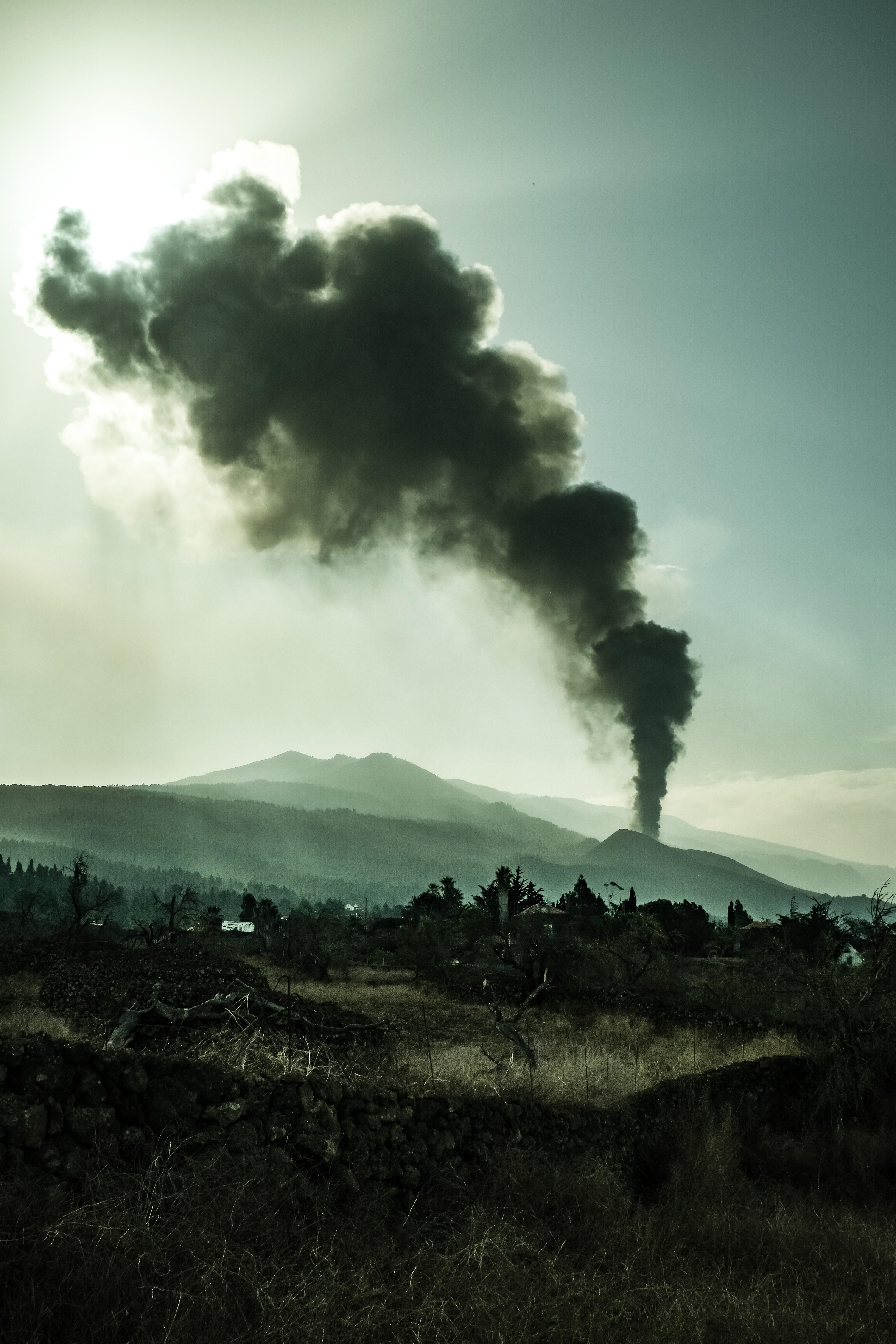 Reactivación del volcán este lunes. / FOTO: ANKOR RAMOS