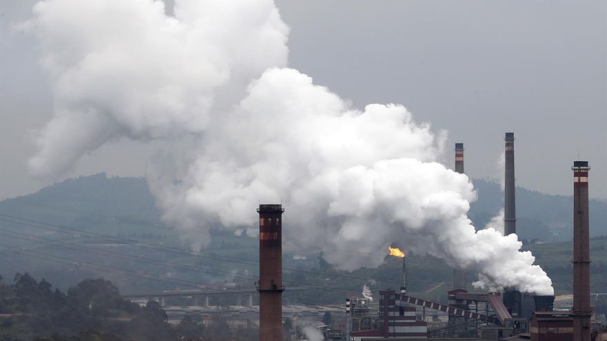 La actividad en la industria de España muestra en agosto menor debilidad que en el conjunto de la eurozona