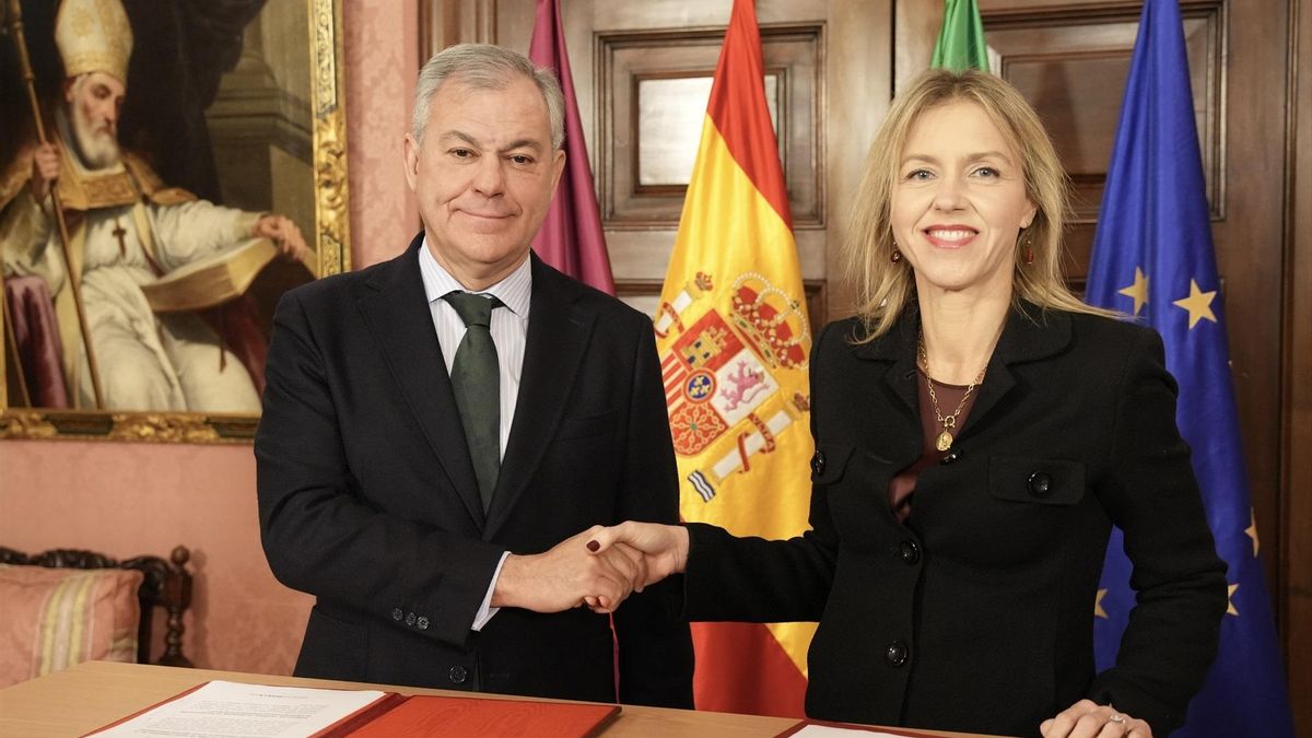 José Luis Sanz (PP) y Cristina Peláez (Vox) rubrican el pasado diciembre su segundo pacto presupuestario.