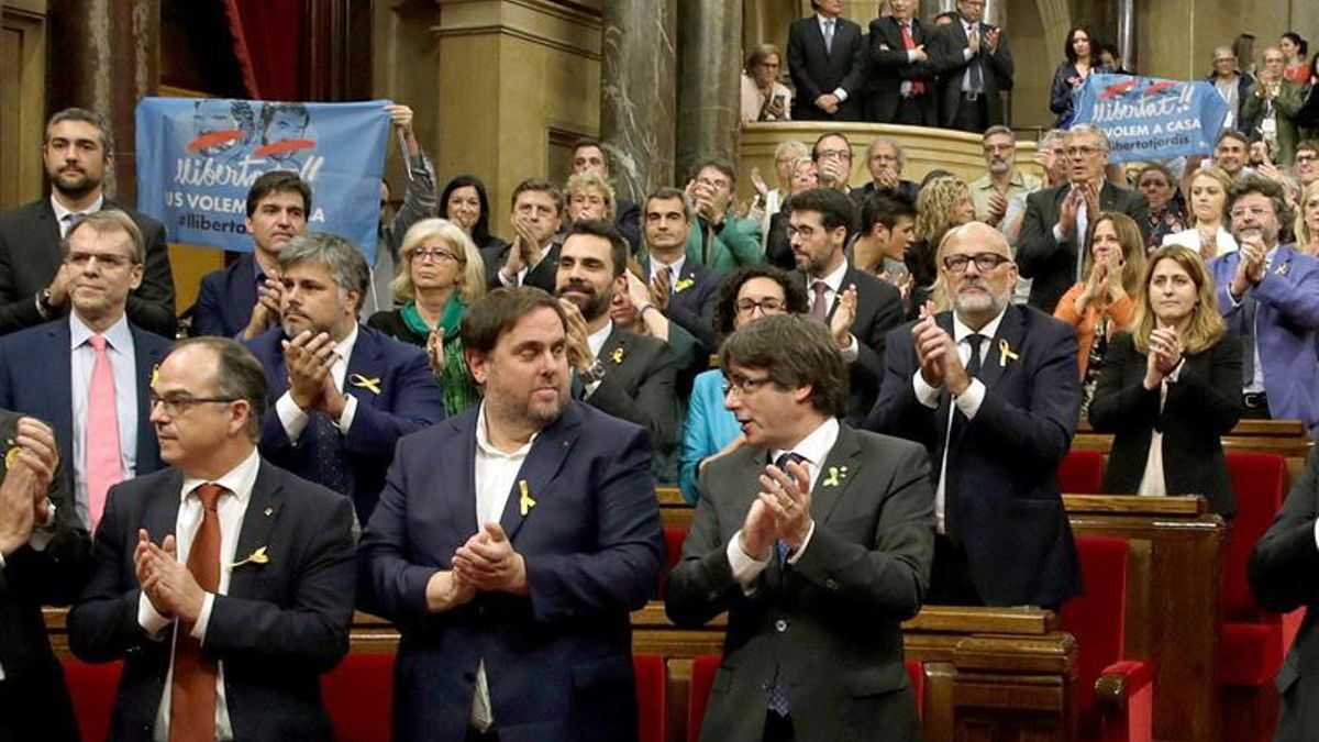El Parlament declara la independencia y aprueba abrir el "proceso constituyente"