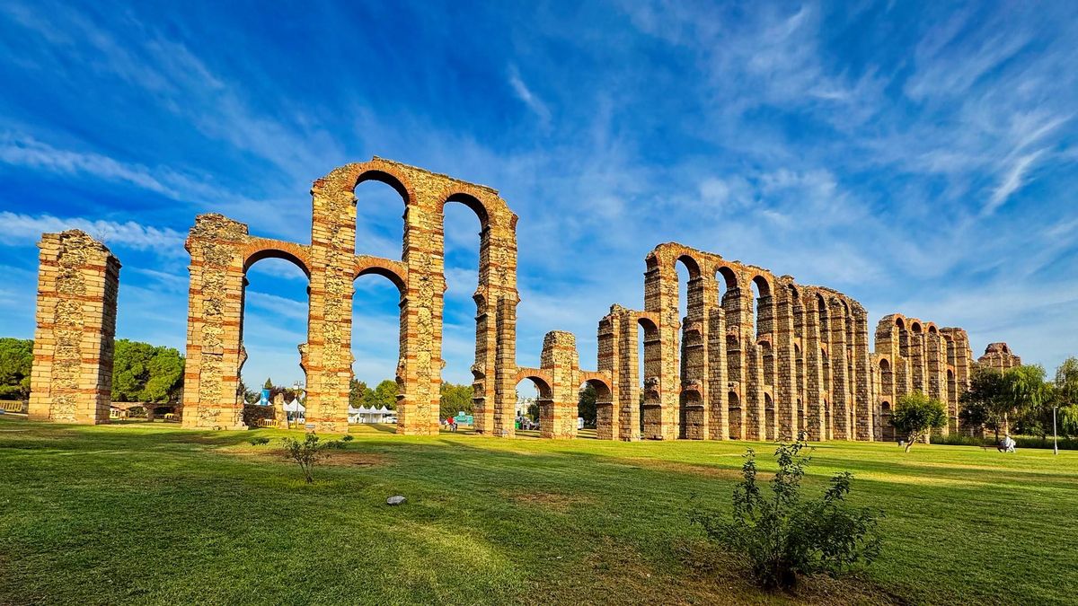 Arcadas del Acueducto de los Milagros.