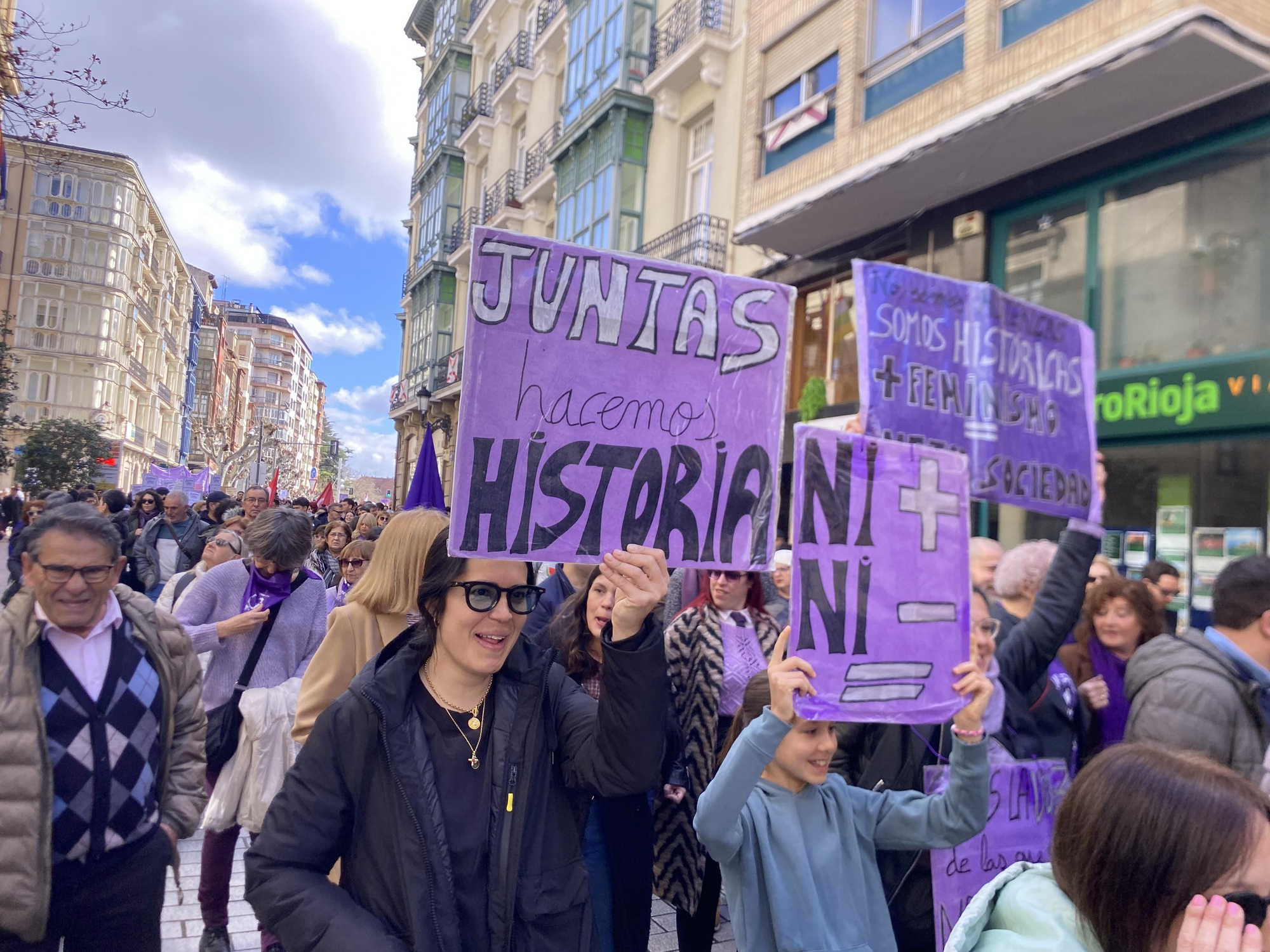 La manifestación de 8M en Logroño, en imágenes