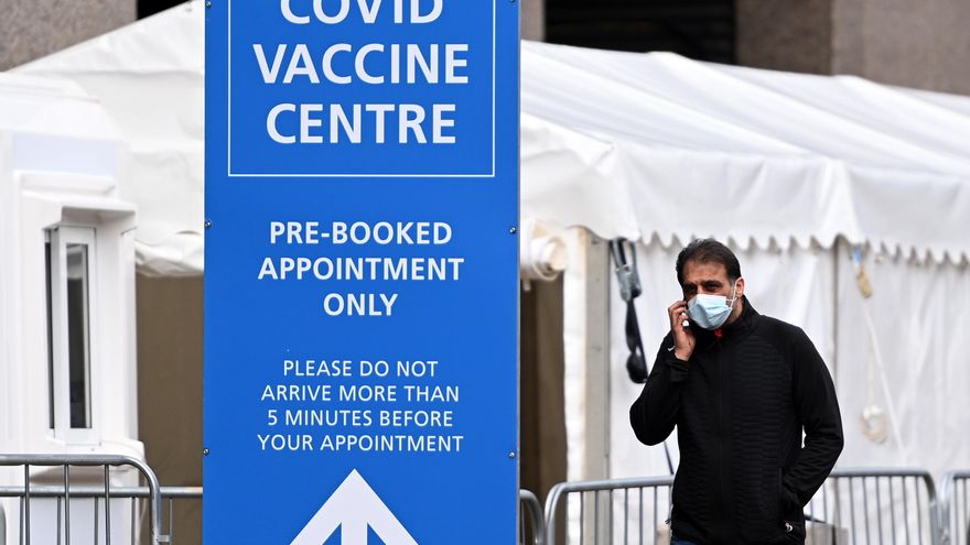 Imagen de un centro de vacunación en Reino Unido. EFE/EPA/ANDY RAIN