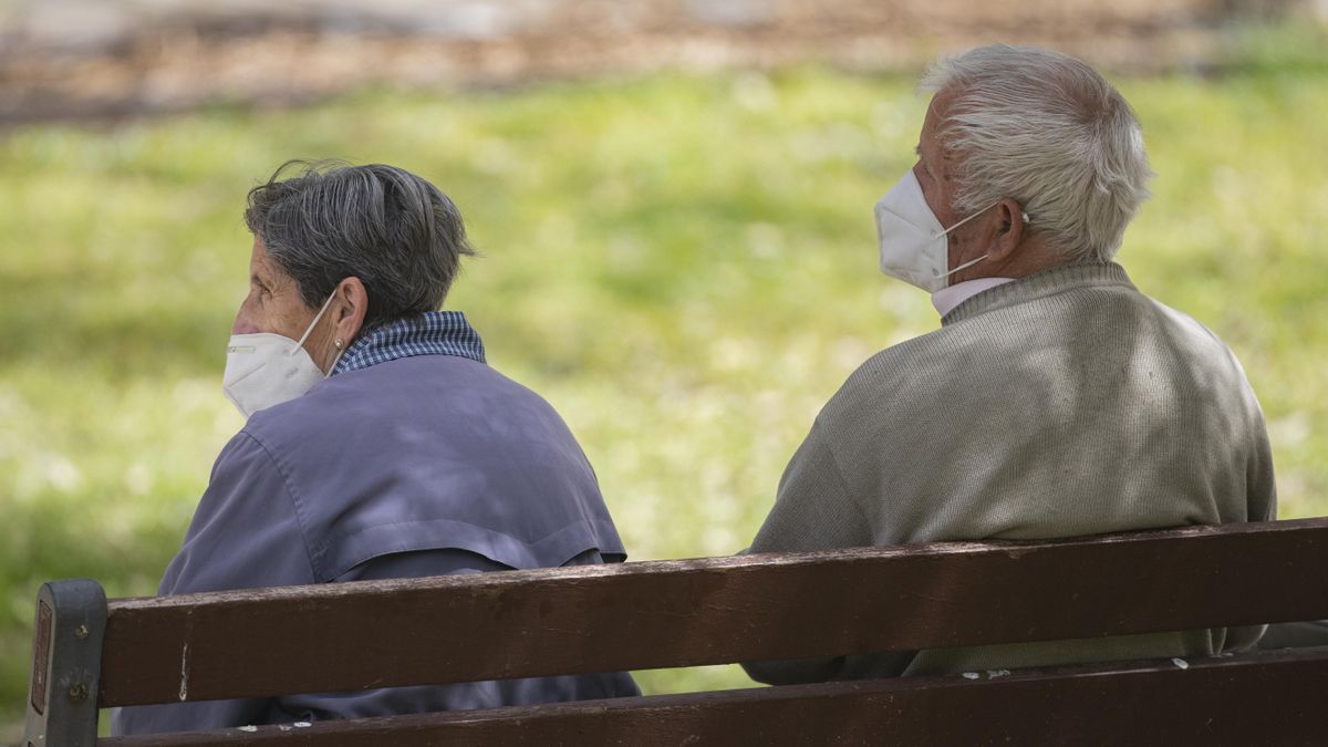 Un hombre y una mujer.