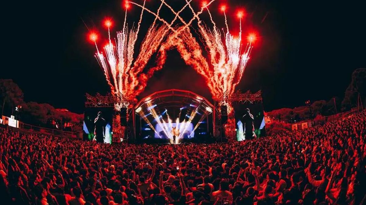 La costa de Huelva recibe a 6.500 estudiantes portugueses con ganas de fiesta y música en el festival 'La Punta'