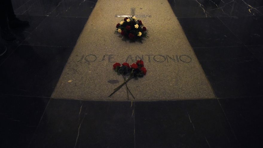 Tumba de José Antonio Primo de Rivera en la basílica del Valle de los Caídos | Foto: Fernando Sánchez
