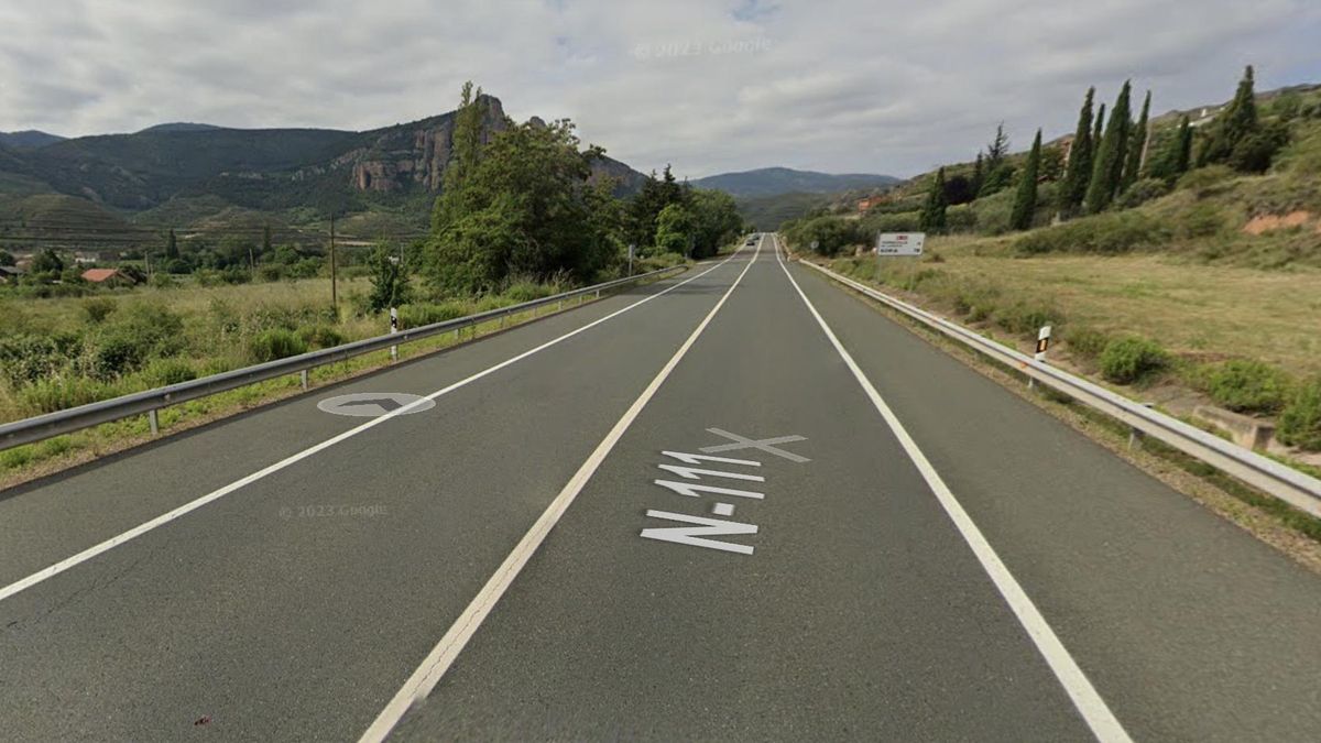 Un camión averiado corta la N-111 dirección Soria en Nalda