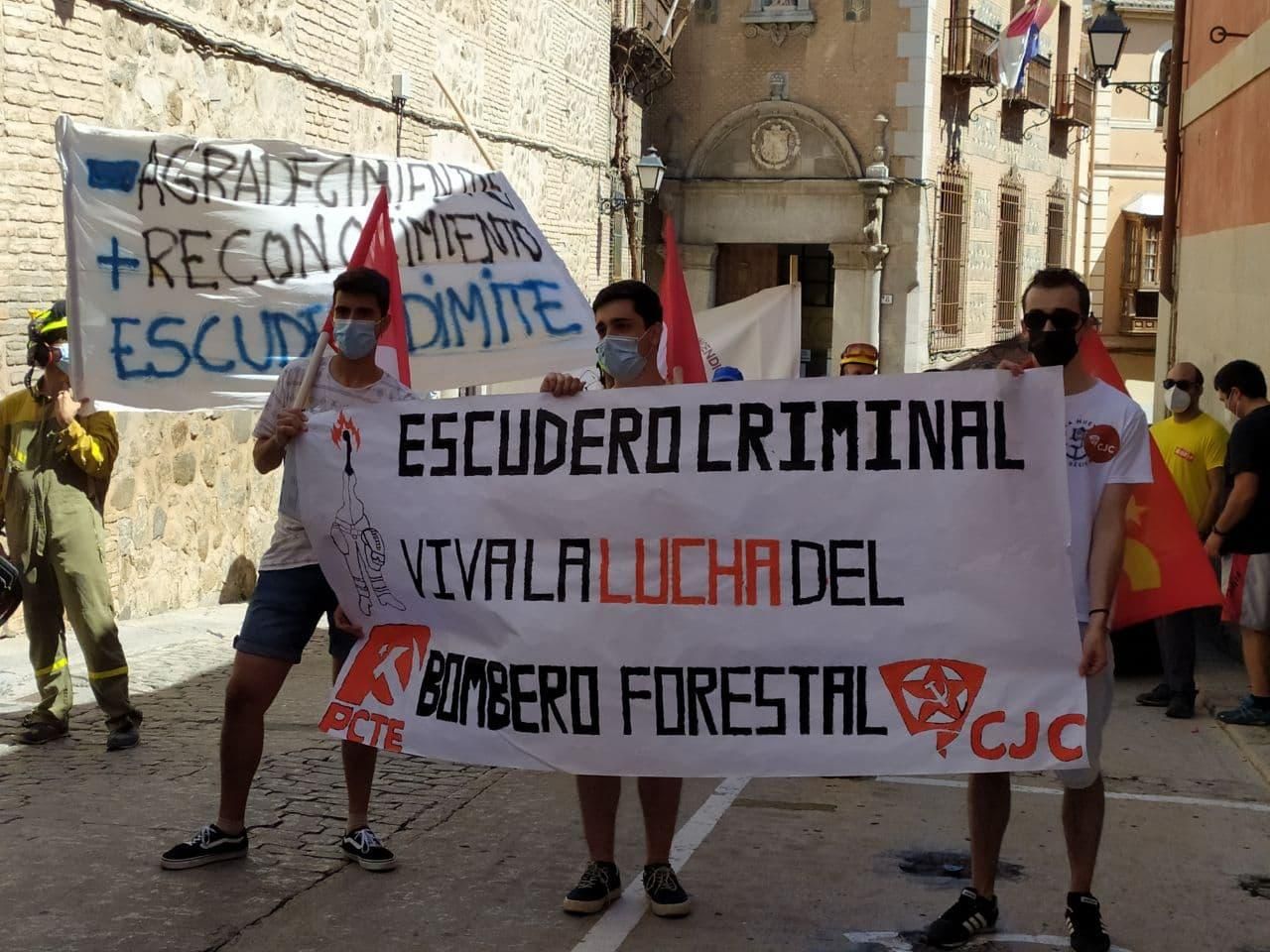 GALERÍA | "¡Consejero, dimisión!", los sindicatos lamentan la "negativa" a dialogar por parte de la Junta para resolver el conflicto con Geacam