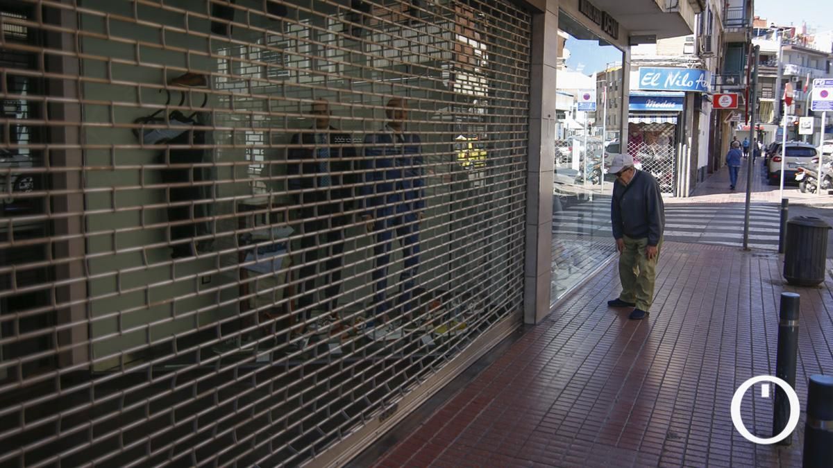 Comercios cerrados en Domingo de Ramos en el CCA La Viñuela