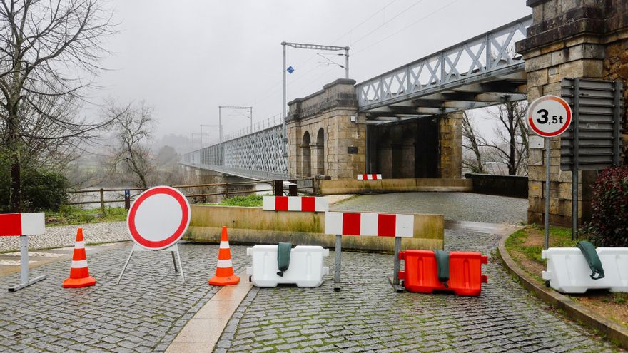 Frontera del Puente Internacional Tui-Valença cortada al paso, en Pontevedra, Galicia, a 31 de enero de 2021. Los controles entraron en vigor la pasada madrugada hasta el 10 de febrero en la frontera interior terrestre, con el objetivo de ayudar a control