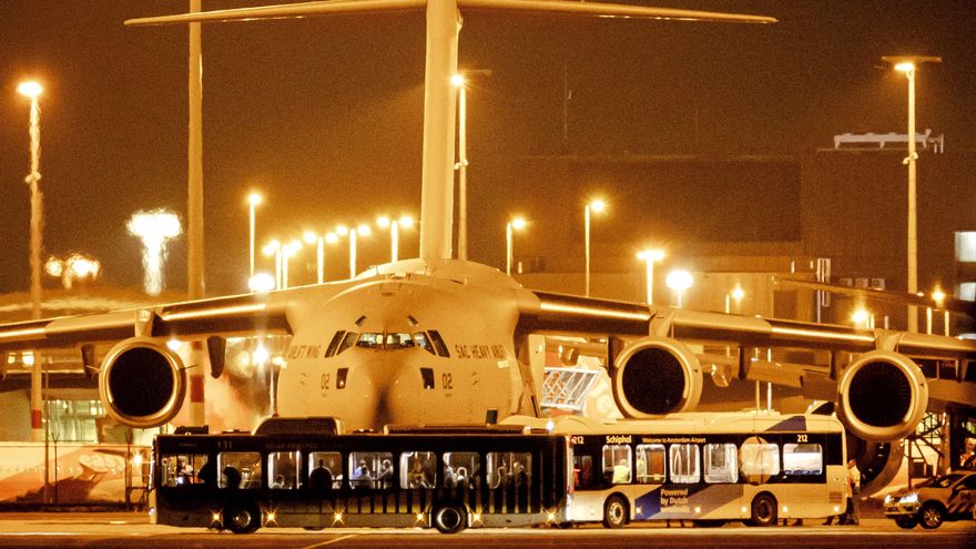 Llega a Ámsterdam un avión con 55 ciudadanos europeos evacuados de Afganistán