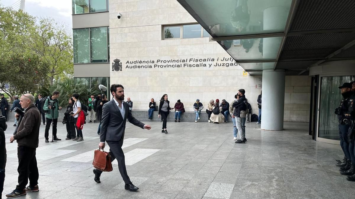 La jueza de la dana frena a Rubén Gisbert, que pregunta a una alcaldesa por si grabó a Sánchez al teléfono y otros desmanes