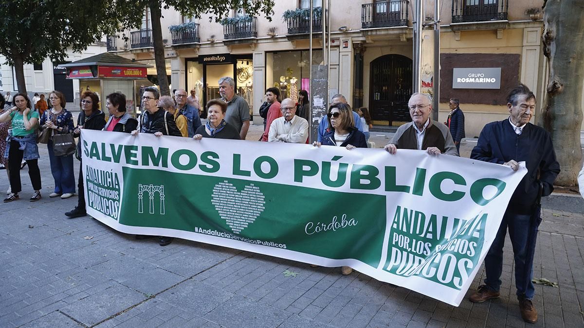 Concentración por los servicios públicos en el Bulevar de Gran Capitán