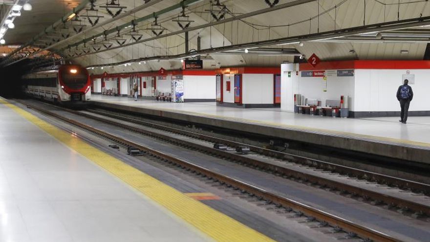 El transporte público cayó en marzo un 53 % por el parón de la actividad