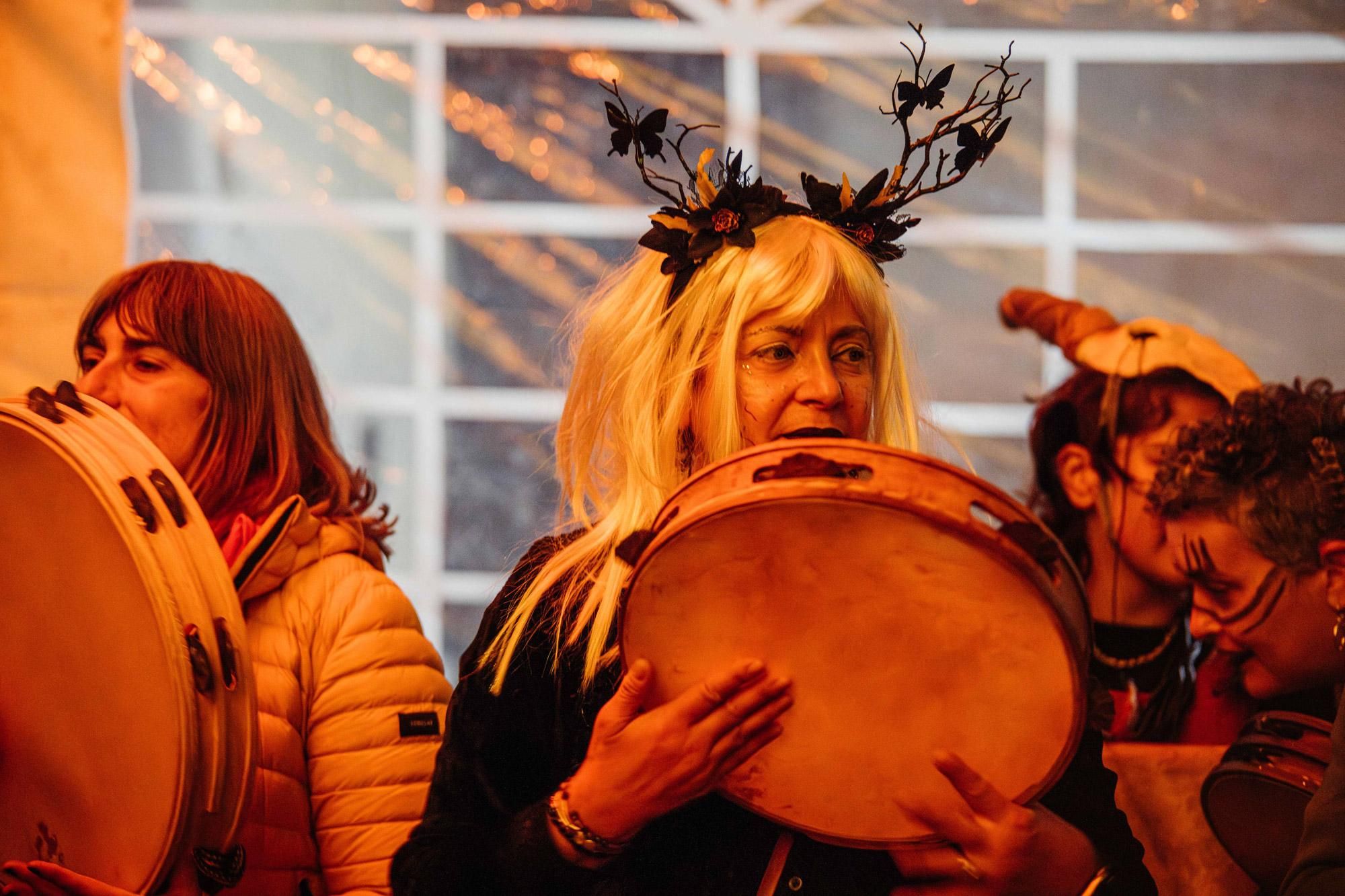 Pandereteiras en el Samhain de Rioscuro de Laciana.