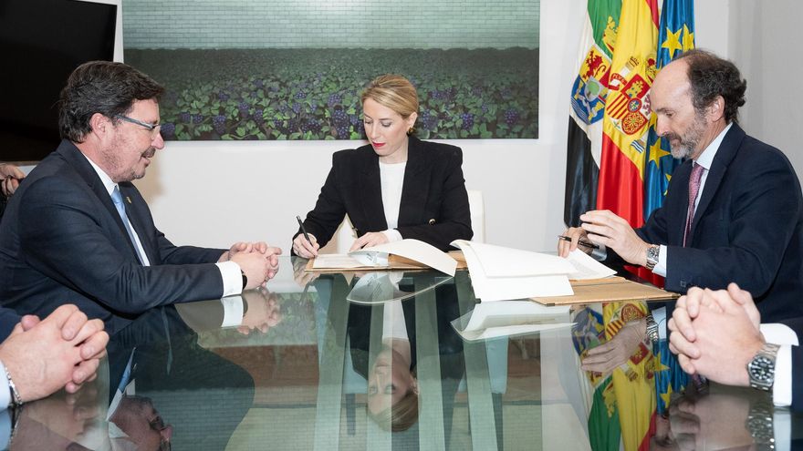 Guardiola anuncia un hotel y villas de lujo en plena dehesa de Extremadura, muy cerca del resort de Valdecañas