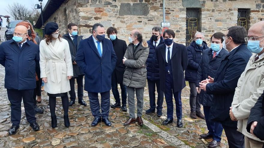 La apertura de la Puerta del Perdón en Villafranca del Bierzo, este jueves.