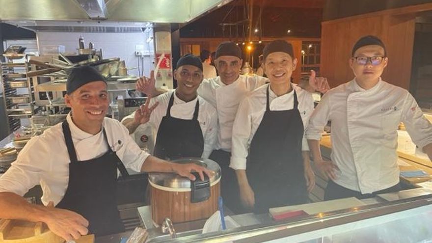 Parte del equipo de cocina de Kensei