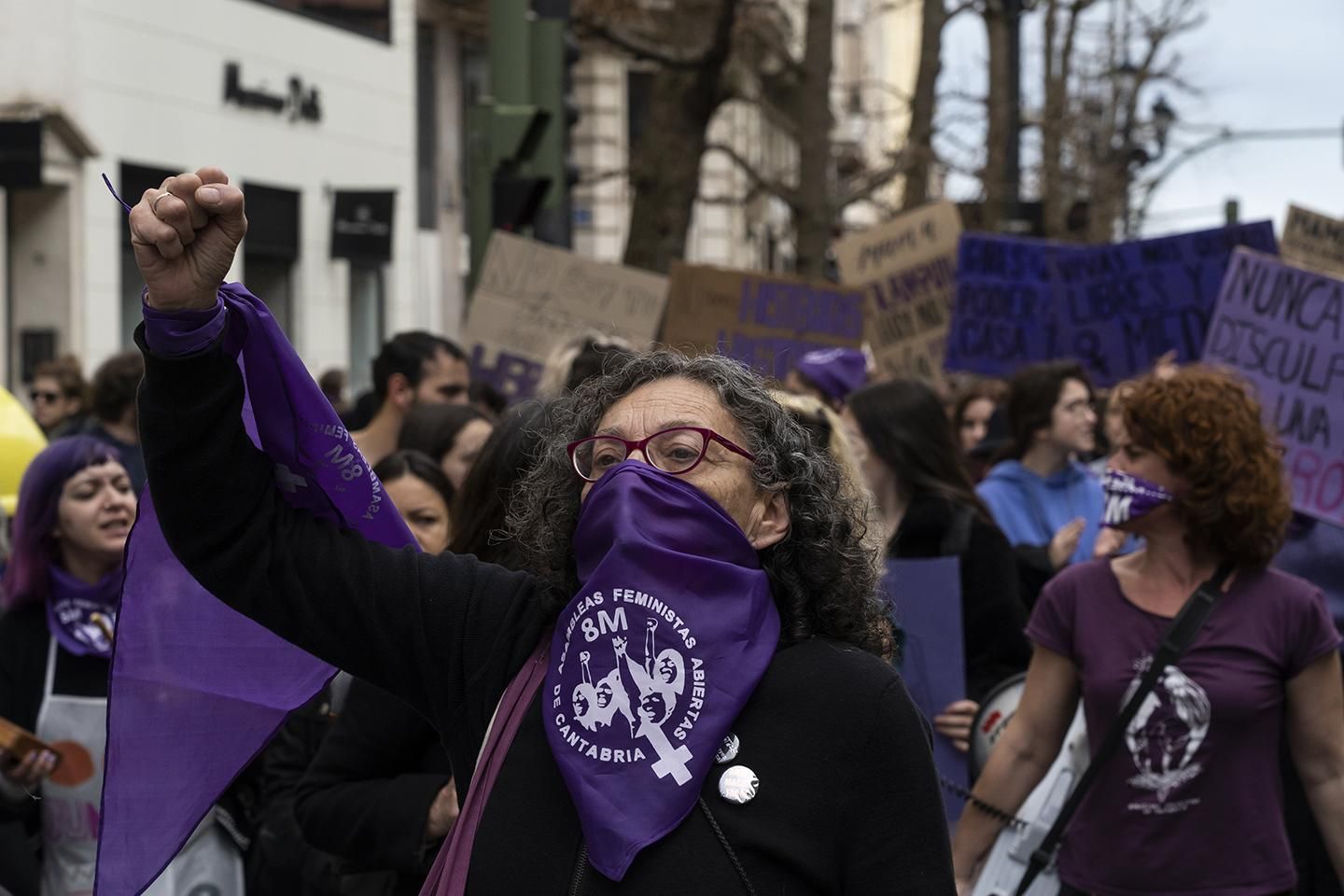 Manifestación feminista por el 8M en Santander. | JOAQUÍN GÓMEZ SASTRE