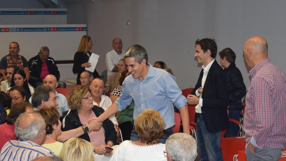 Zuloaga ha participado en un encuentro con militantes del PSOE en Santander.