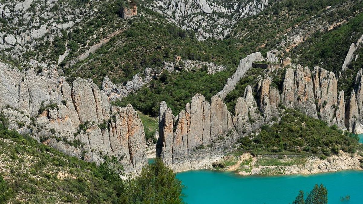 El escarpado perfil de sus dos paredes fue moldeado por la erosión del agua y el viento a lo largo de muchos años