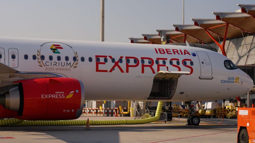 IAG estudia lanzar una nueva aerolínea 'low cost' en Madrid si no llega a un acuerdo con los pilotos de Iberia Express