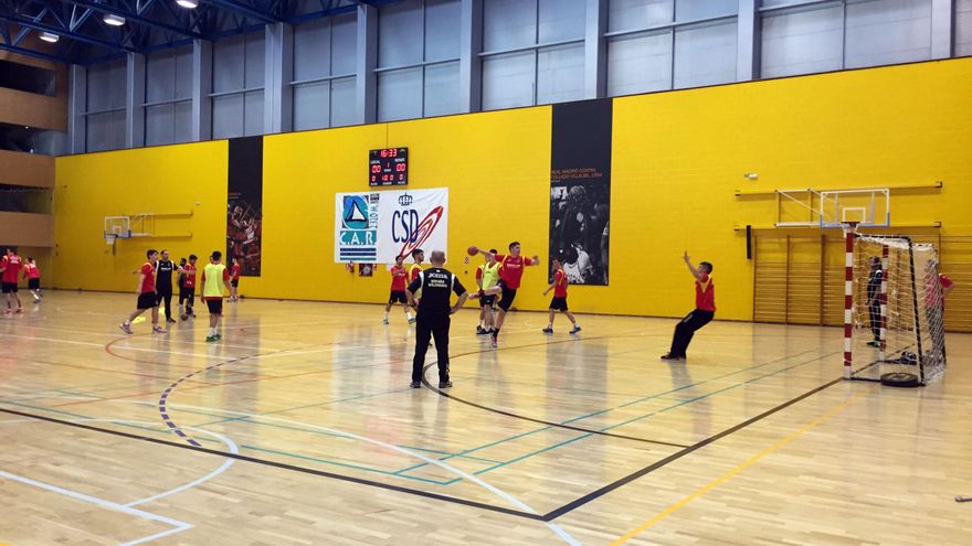 El balonmano gallego se jugará a puerta cerrada un mes tras la agresión en un partido al abuelo de un árbitro