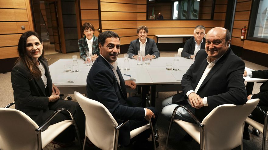 PNV y PSE-EE cierran un preacuerdo de coalición en Euskadi que incluye una reforma estatutaria