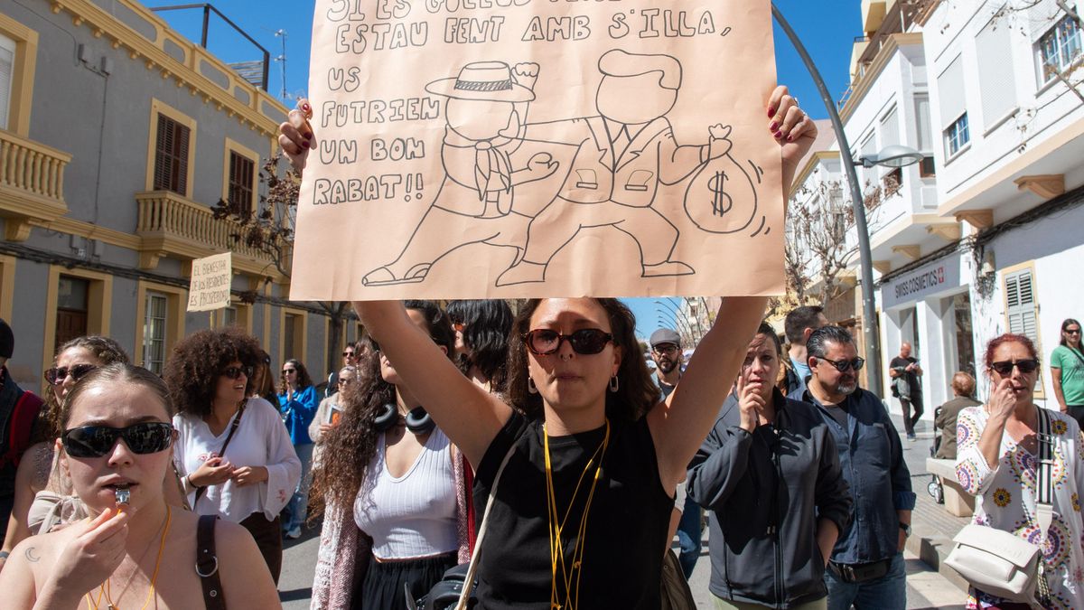 Manifestación por una vivienda digna convocada por el Sidicato de Inquilinas de Eivissa.