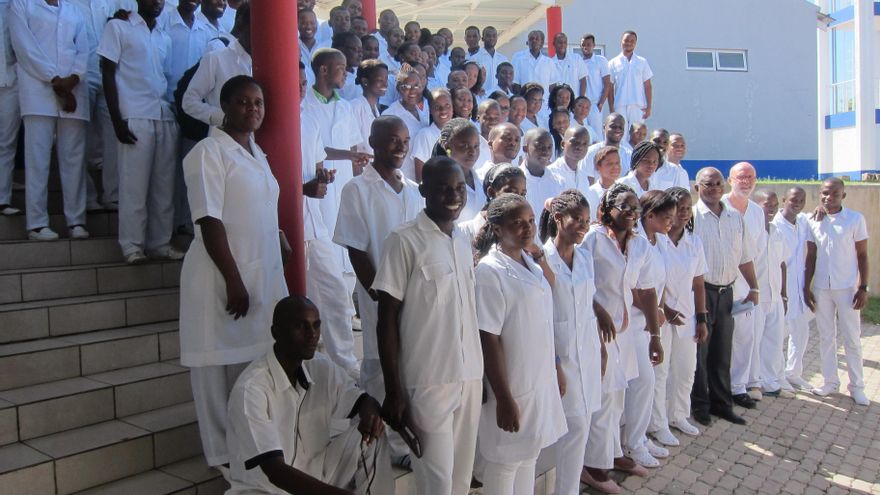 Alumnos de la Facultad de Medicina de la Unizambeze. (CEDIDA)