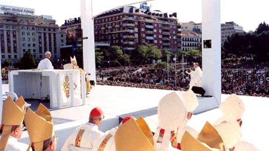 El reto de buscar camas gratis y 10.000 voluntarios para el Papa en Madrid: una ciudad que cobra 168 euros por noche