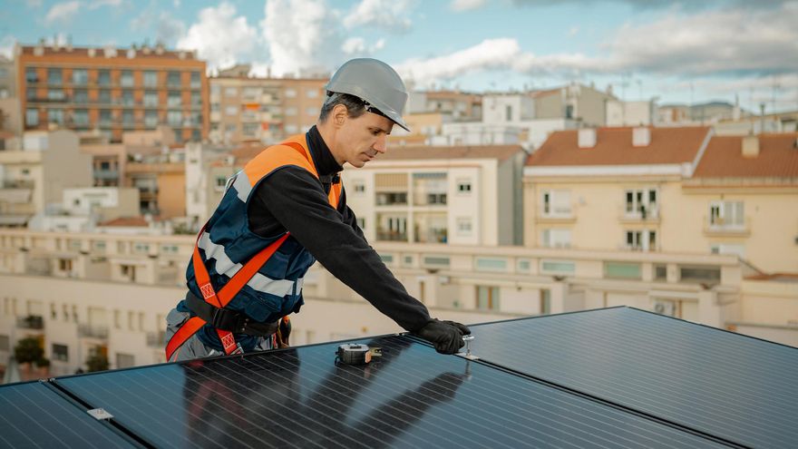 Las instalaciones de autoconsumo fotovoltaico aumentaron un 345% en Extremadura en 2022