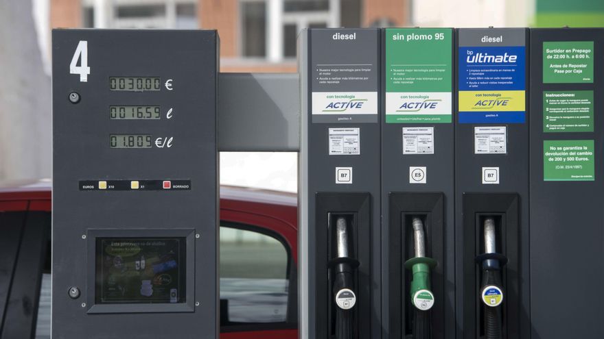 El precio de la gasolina y del gasóleo baja esta semana por primera vez en 2022