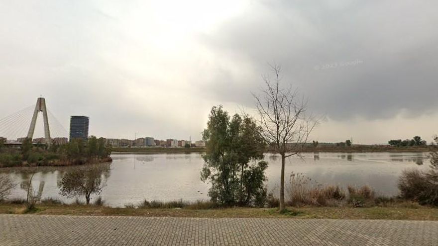 Hallan un cadáver en la zona del río en la que se busca a la vecina de Badajoz