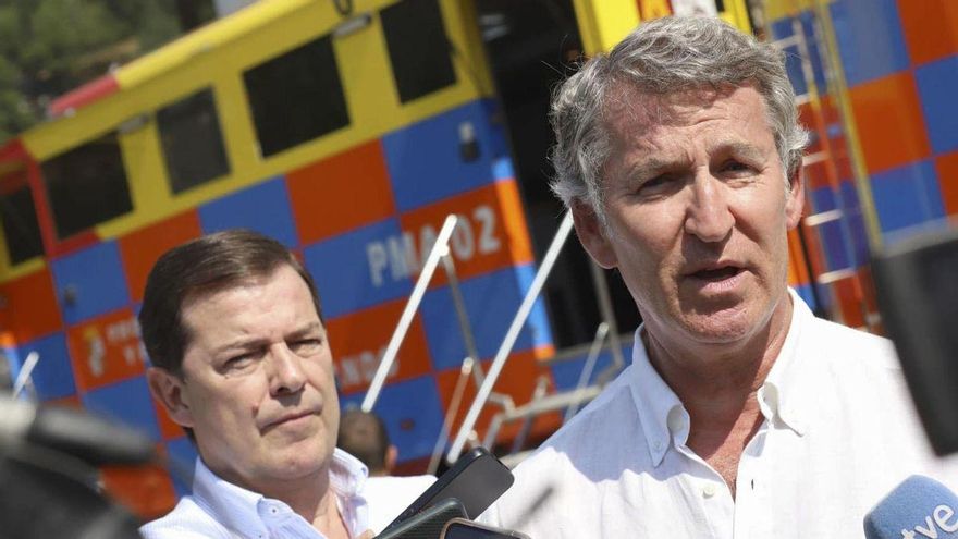 El líder del PP, Alberto Núñez Feijóo, acompañado del presidente de la Junta de Castilla y León, Alfonso Fernández Mañueco.