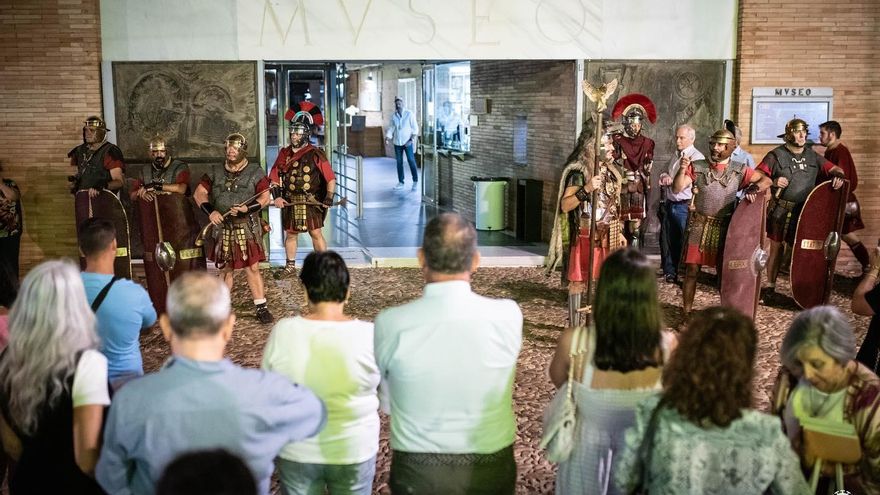 Esperando para entrar en el Museo Nacional de Arte Romano, Mérida, el pasado sábado