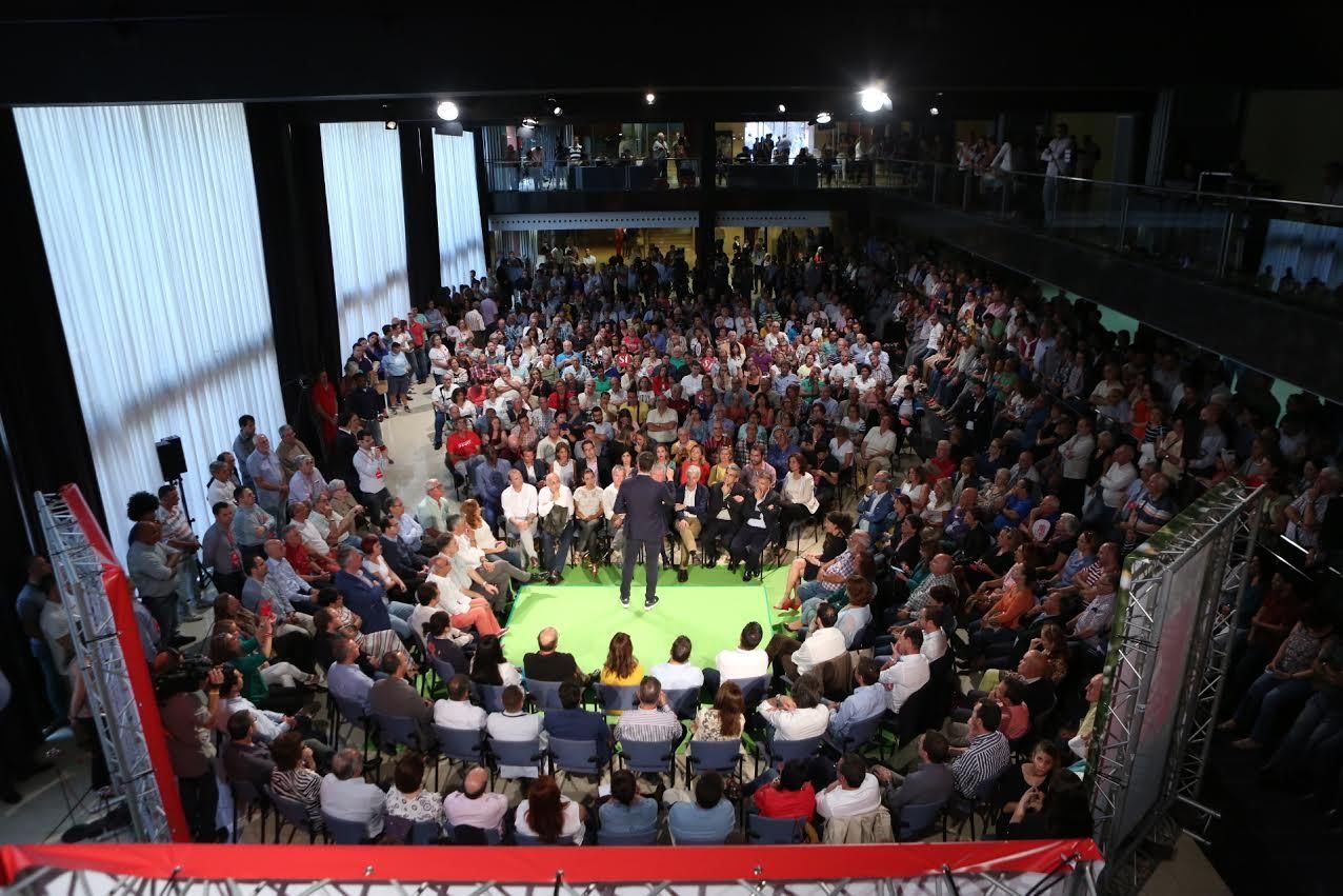 Acto de precampaña de Pedro Sánchez en LPGC. (ALEJANDRO RAMOS)